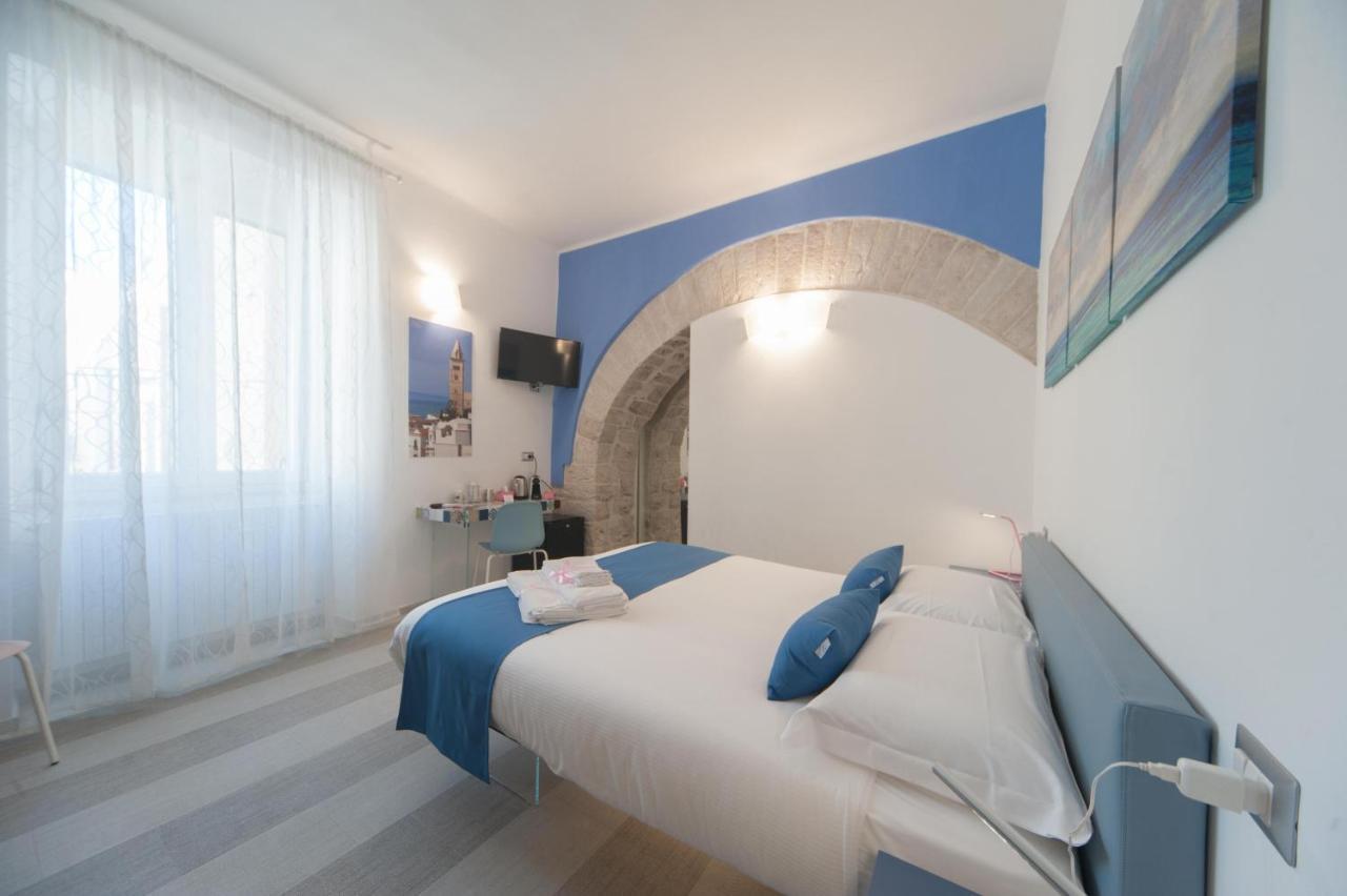 Bed and Breakfast La Cattedrale Dai Tetti Trani Exterior foto